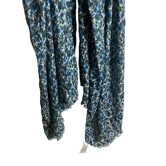 NWT Gap Women’s Blue Frayed knit Floral Scarf - Picture 3 of 8